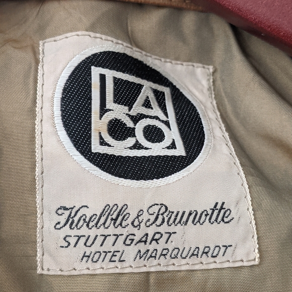 Beautiful tailored German coat size m top to bottom 35 inches. Pit to pit 23 inc - Picture 2 of 9